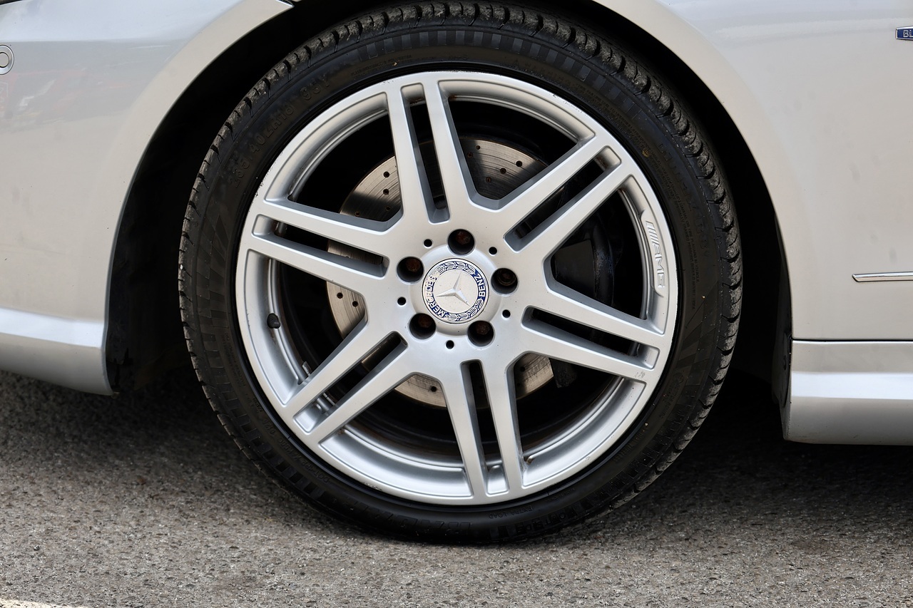 Mercedes-Benz E350 CDI AMG Sport Coupe Full Service History + Significant Recent Expenditure - Large 30