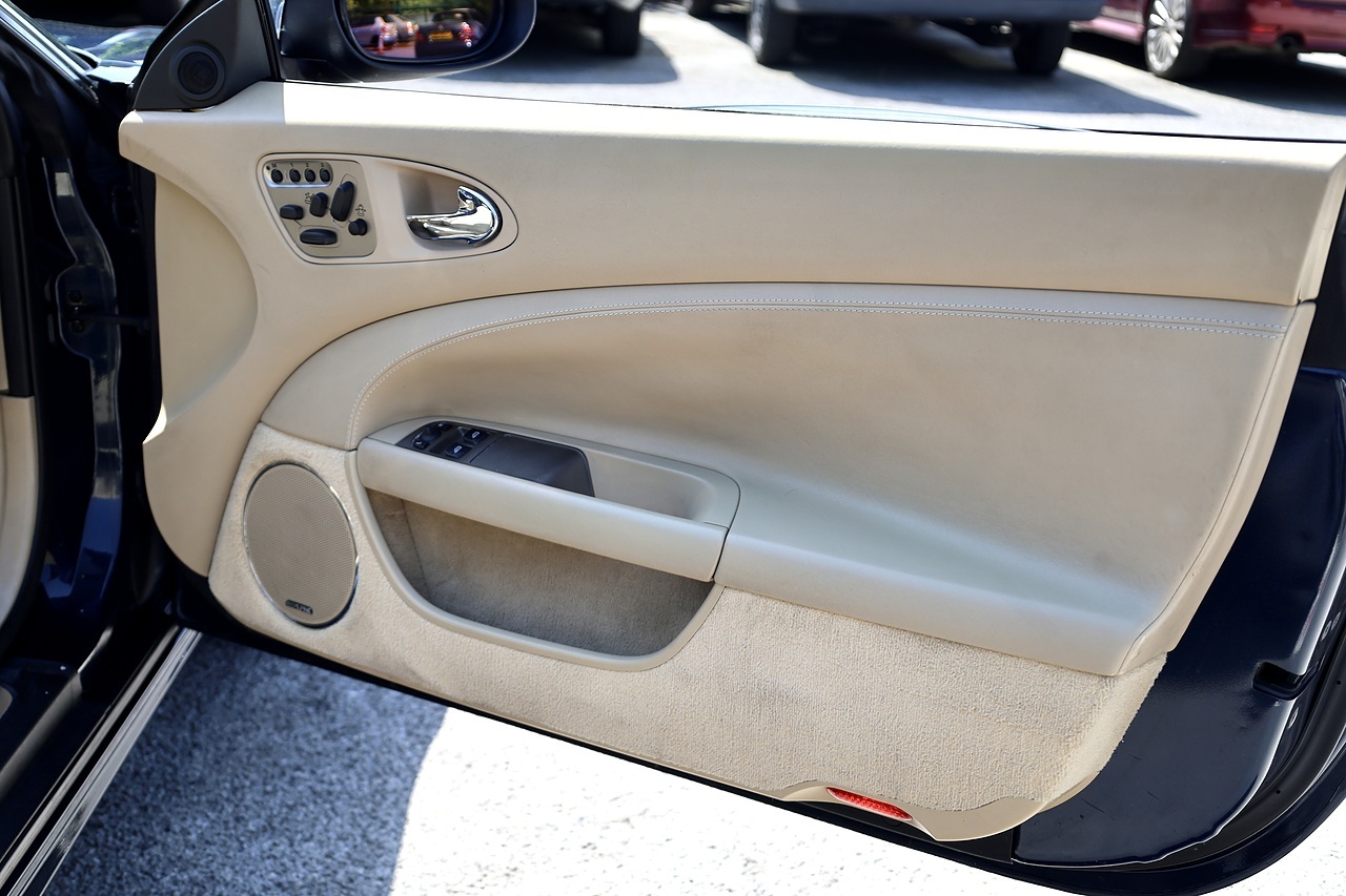 Jaguar XKR Convertible 4 Former Keepers + 17 Services + Desirable Specification - Large 17