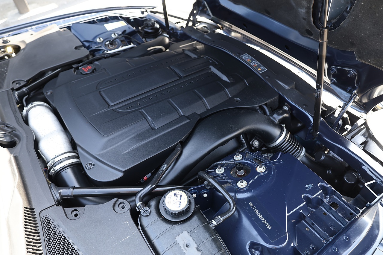 Jaguar XKR Convertible 4 Former Keepers + 17 Services + Desirable Specification - Large 20