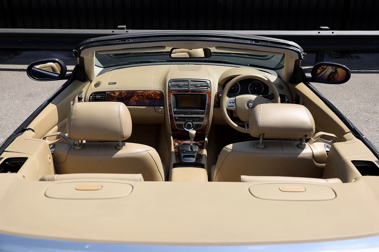 Jaguar XKR Convertible 4 Former Keepers + 17 Services + Desirable Specification - Large 32