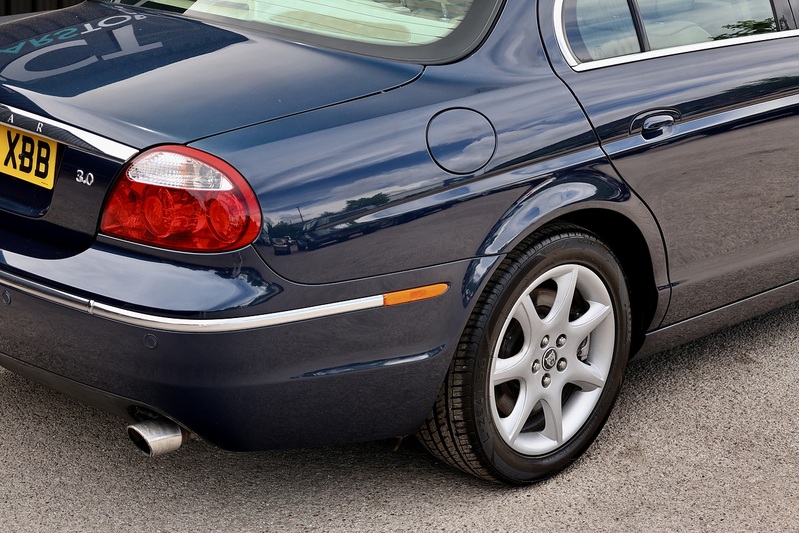 Jaguar S-Type 3.0 Manual Extremely Rare Manual Gearbox + High Luxury Leather Image 16