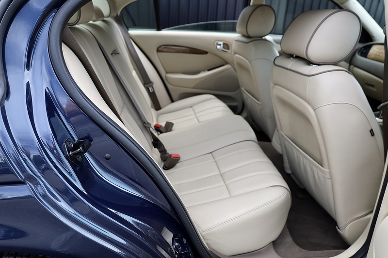 Jaguar S-Type 3.0 Manual Extremely Rare Manual Gearbox + High Luxury Leather Image 12