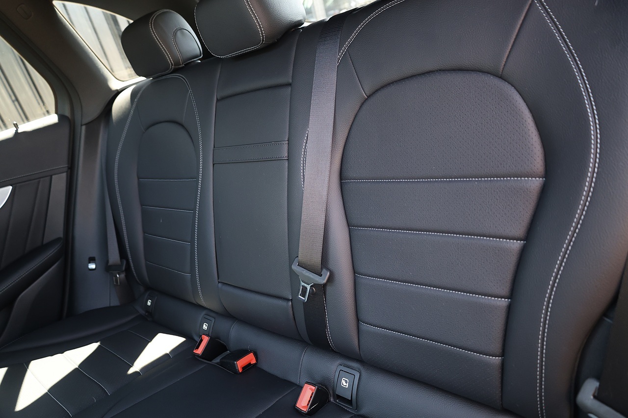 Mercedes-Benz GLC 250d AMG Line Prem+ Just 22k Miles + Distronic Radar Cruise + Pano Rofo - Large 28