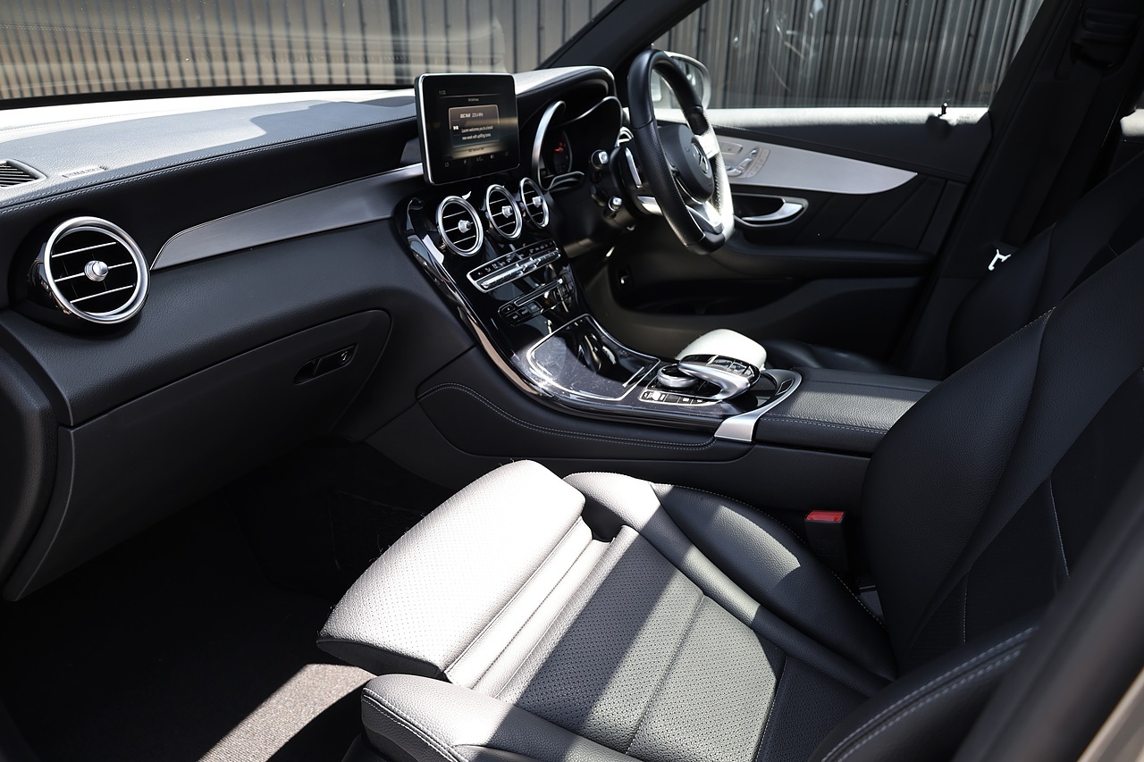 Mercedes-Benz GLC 250d AMG Line Prem+ Just 22k Miles + Distronic Radar Cruise + Pano Rofo - Large 2