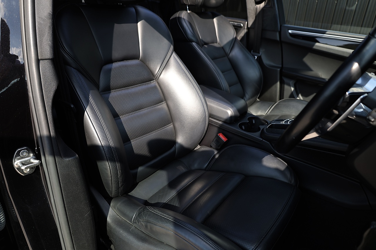 Porsche Macan Turbo 2 Former Keepers + £10k Options + Air Suspension + Pano Roof - Large 15