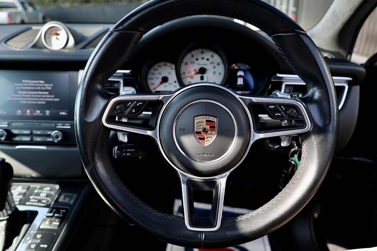 Porsche Macan Turbo 2 Former Keepers + £10k Options + Air Suspension + Pano Roof - Large 36