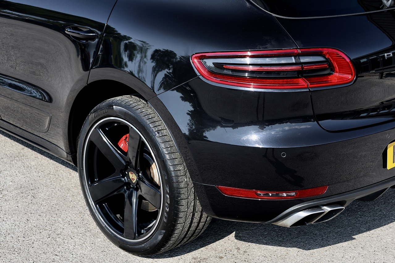 Porsche Macan Turbo 2 Former Keepers + £10k Options + Air Suspension + Pano Roof - Large 32