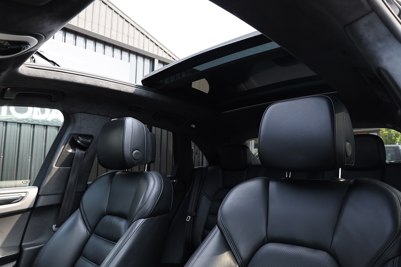 Porsche Macan Turbo 2 Former Keepers + £10k Options + Air Suspension + Pano Roof - Large 10