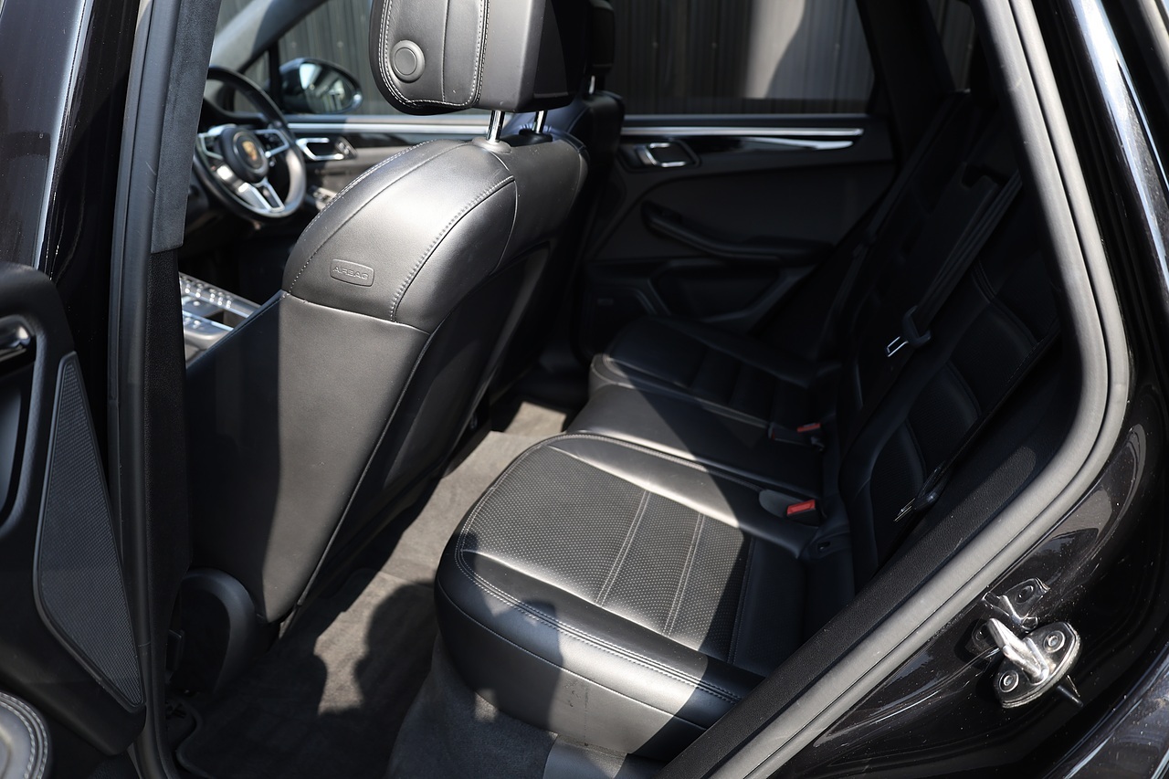 Porsche Macan Turbo 2 Former Keepers + £10k Options + Air Suspension + Pano Roof - Large 43