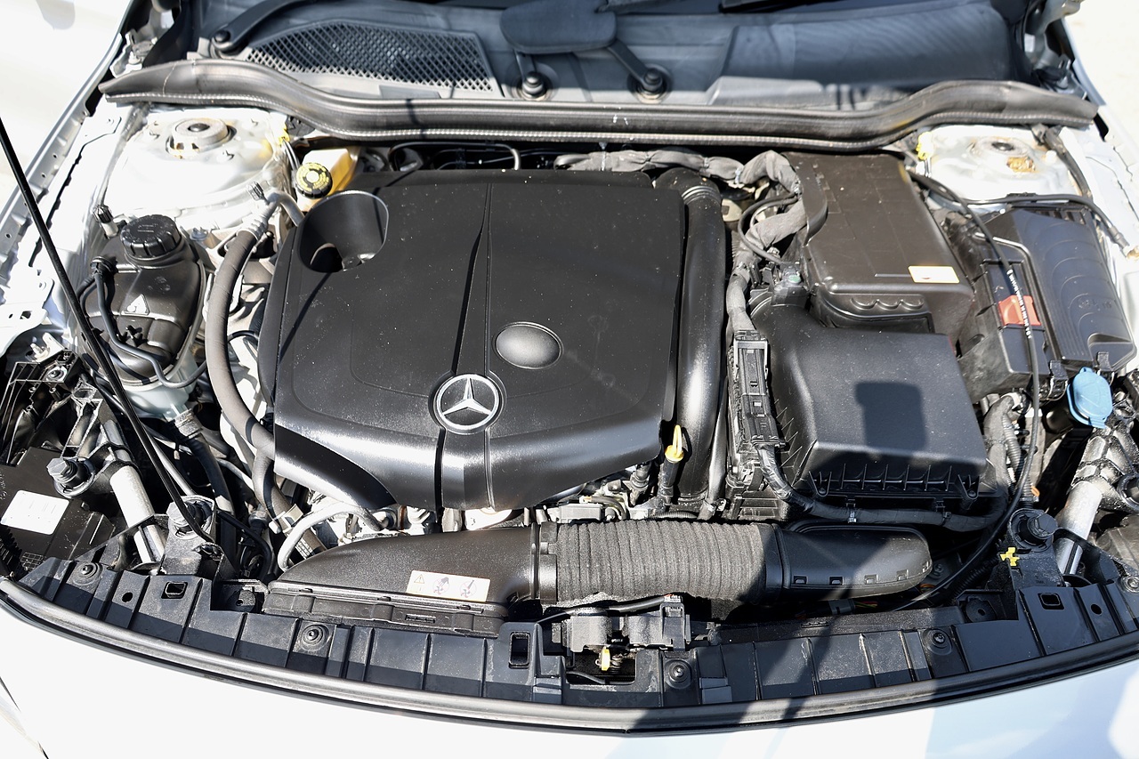 Mercedes-Benz GLA 220 CDI 4Matic SE 2 Former Keepers + Full Service History + Sat Nav + Reverse Cam - Large 22