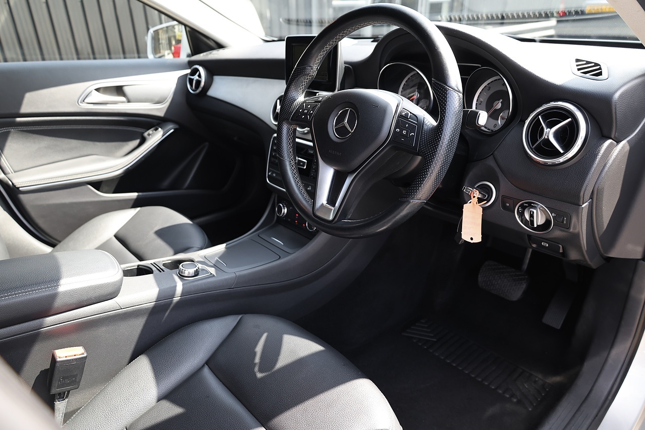 Mercedes-Benz GLA 220 CDI 4Matic SE 2 Former Keepers + Full Service History + Sat Nav + Reverse Cam - Large 11