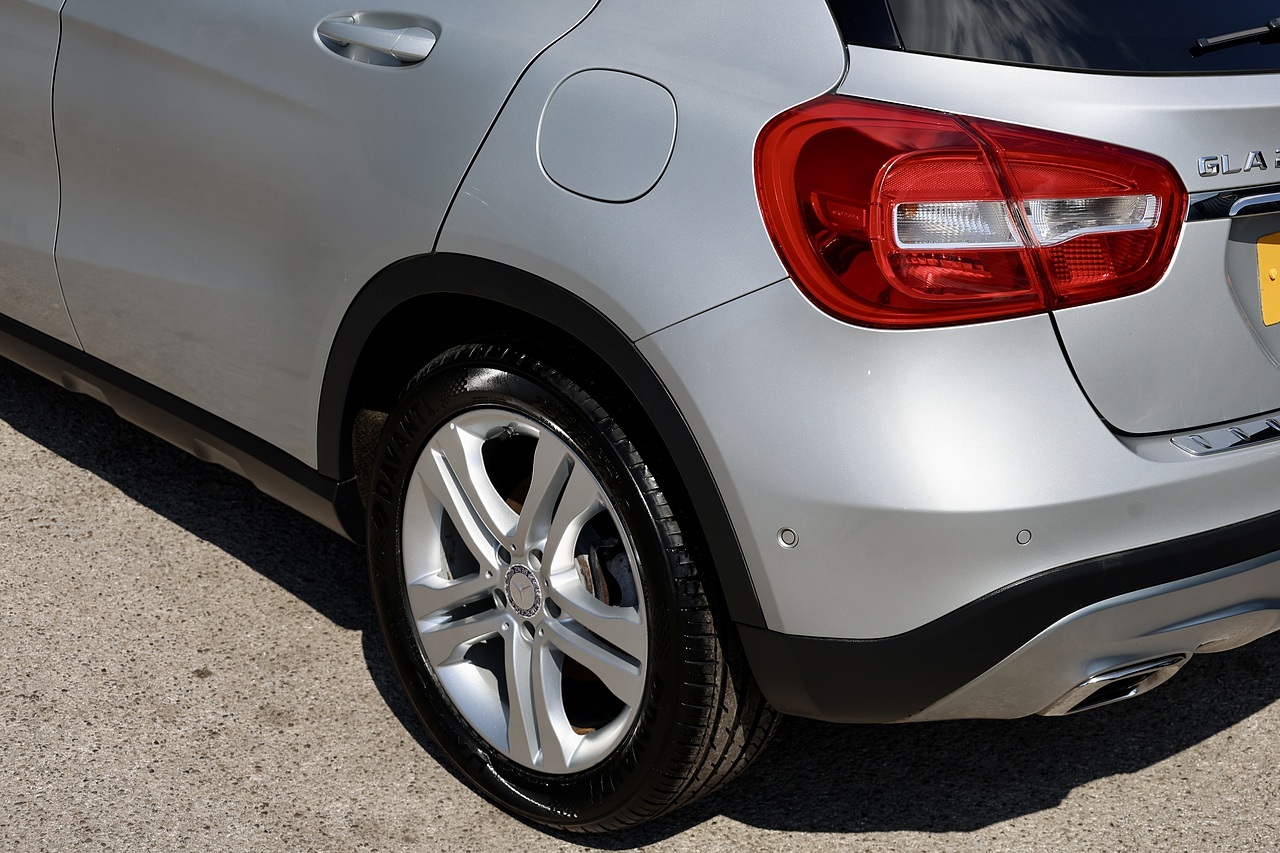 Mercedes-Benz GLA 220 CDI 4Matic SE 2 Former Keepers + Full Service History + Sat Nav + Reverse Cam - Large 28