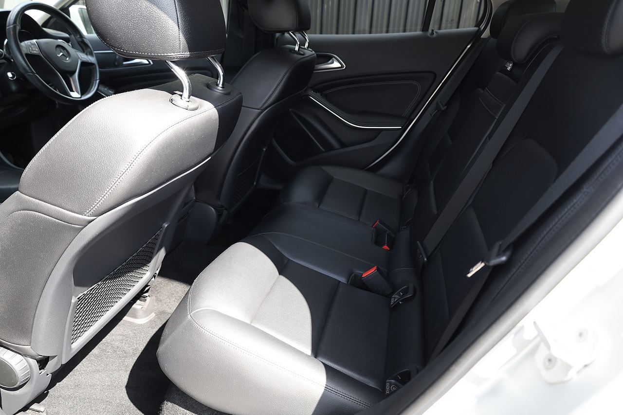 Mercedes-Benz GLA 220 CDI 4Matic SE 2 Former Keepers + Full Service History + Sat Nav + Reverse Cam - Large 8