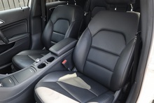 Mercedes-Benz GLA 220 CDI 4Matic SE 2 Former Keepers + Full Service History + Sat Nav + Reverse Cam - Thumb 7