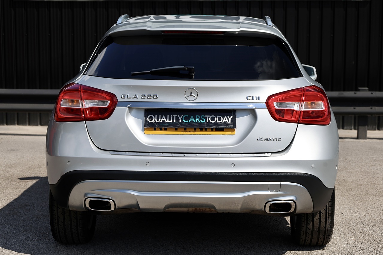 Mercedes-Benz GLA 220 CDI 4Matic SE 2 Former Keepers + Full Service History + Sat Nav + Reverse Cam - Large 4