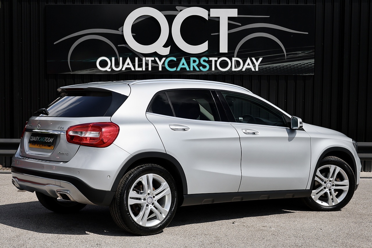 Mercedes-Benz GLA 220 CDI 4Matic SE 2 Former Keepers + Full Service History + Sat Nav + Reverse Cam - Large 10