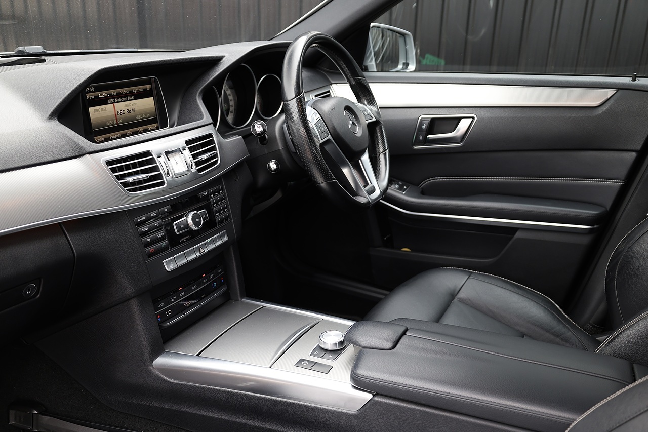 Mercedes-Benz E250 AMG Sport 2 Former Keepers + Full Service History + 360 Cameras - Large 5