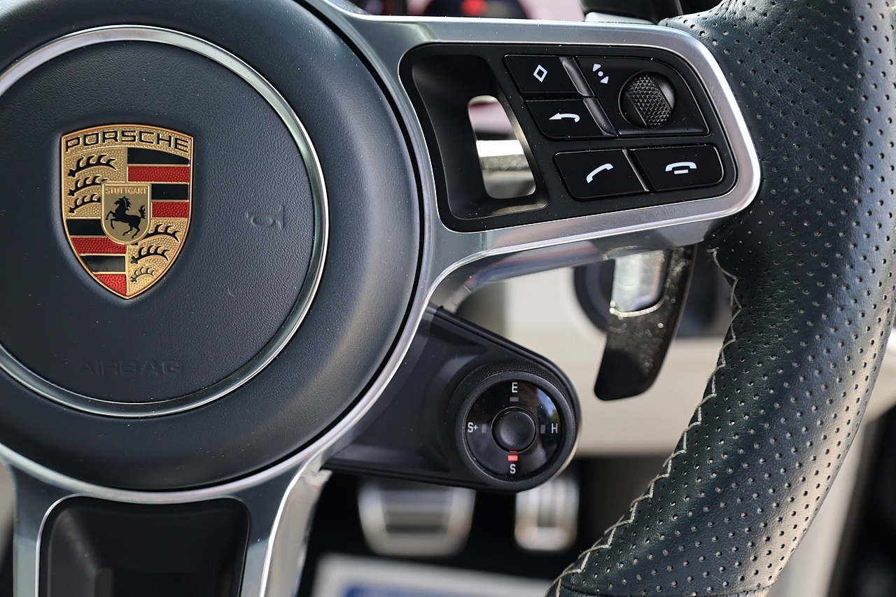 Porsche Cayenne Coupe E-Hybrid 2 Former Keepers + Full Porsche Main Dealer History + £91,000 List Price - Large 17