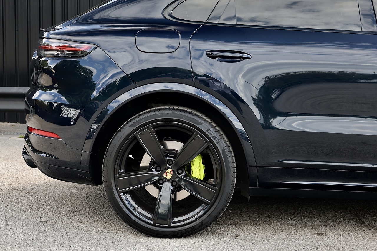 Porsche Cayenne Coupe E-Hybrid 2 Former Keepers + Full Porsche Main Dealer History + £91,000 List Price - Large 20