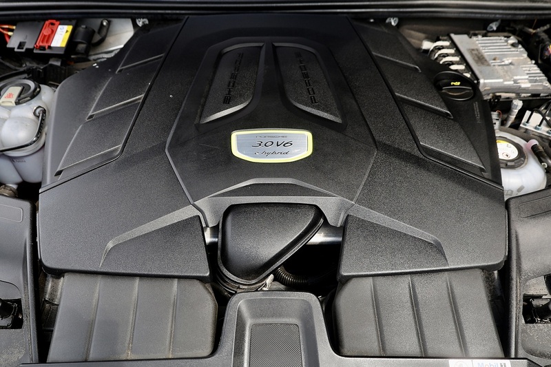 Porsche Cayenne Coupe E-Hybrid 2 Former Keepers + Full Porsche Main Dealer History + £91,000 List Price Image 24