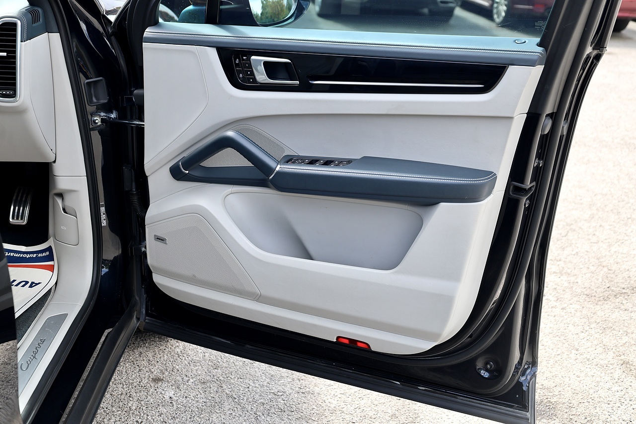 Porsche Cayenne Coupe E-Hybrid 2 Former Keepers + Full Porsche Main Dealer History + £91,000 List Price - Large 25