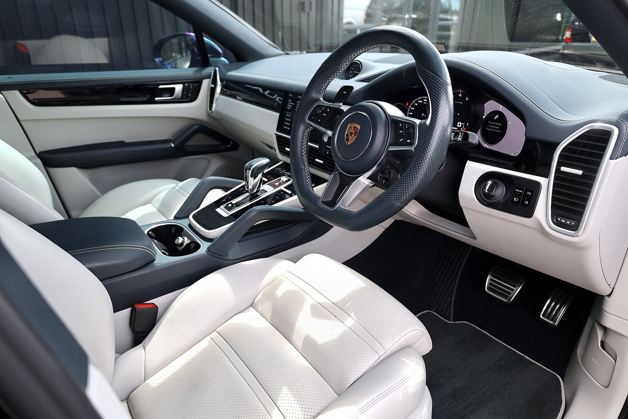 Porsche Cayenne Coupe E-Hybrid 2 Former Keepers + Full Porsche Main Dealer History + £91,000 List Price - Large 6