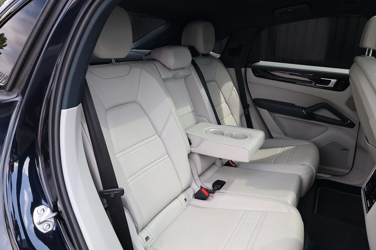 Porsche Cayenne Coupe E-Hybrid 2 Former Keepers + Full Porsche Main Dealer History + £91,000 List Price - Large 28