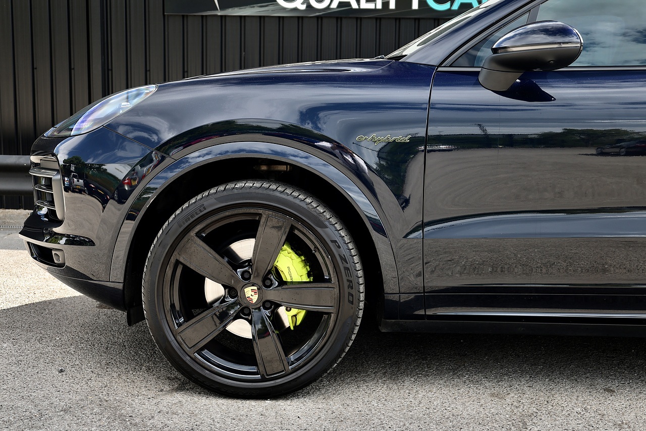 Porsche Cayenne Coupe E-Hybrid 2 Former Keepers + Full Porsche Main Dealer History + £91,000 List Price - Large 30