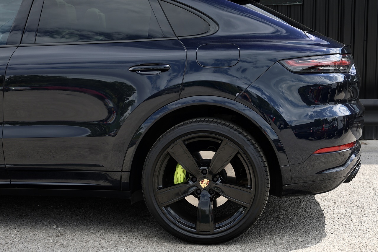 Porsche Cayenne Coupe E-Hybrid 2 Former Keepers + Full Porsche Main Dealer History + £91,000 List Price - Large 31