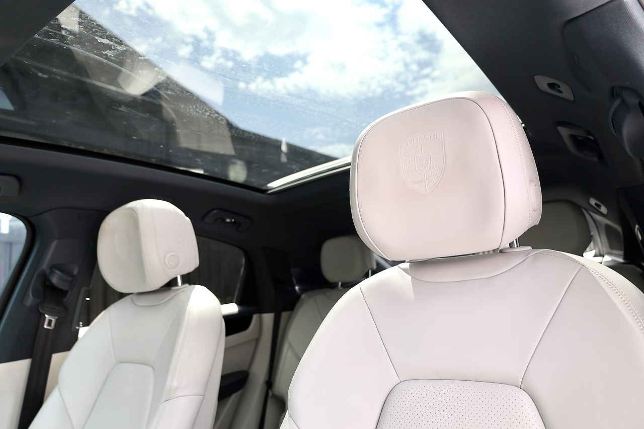 Porsche Cayenne Coupe E-Hybrid 2 Former Keepers + Full Porsche Main Dealer History + £91,000 List Price - Large 18