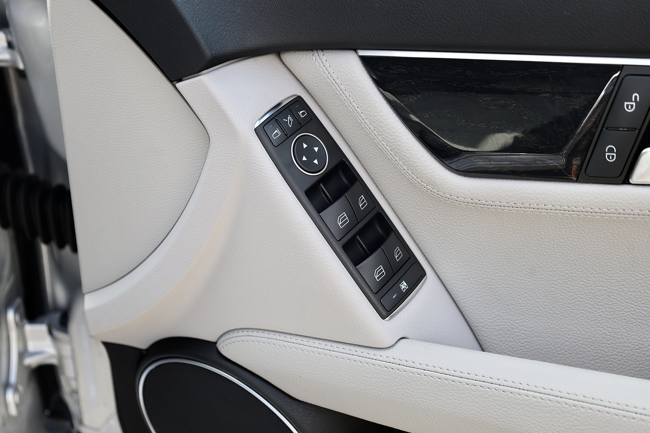 Mercedes-Benz C350 CDI AMG Sport Just 24k Miles + Full Mercedes Main Dealer History - Large 13