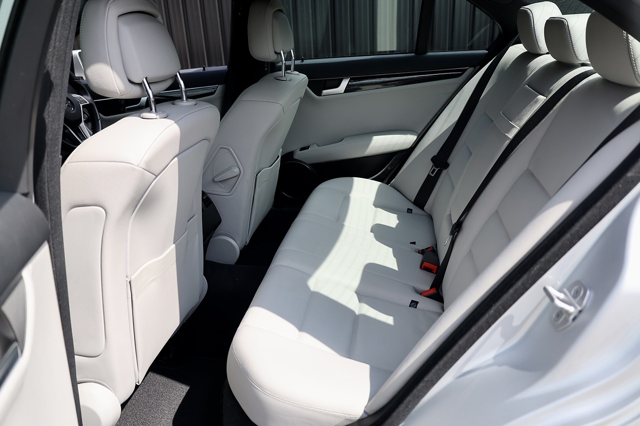 Mercedes-Benz C350 CDI AMG Sport Just 24k Miles + Full Mercedes Main Dealer History - Large 22