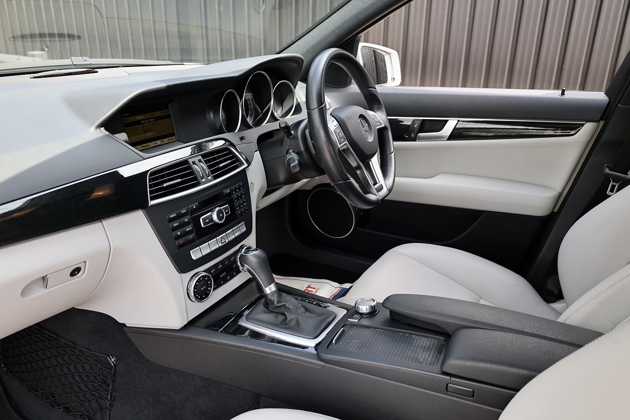 Mercedes-Benz C350 CDI AMG Sport Just 24k Miles + Full Mercedes Main Dealer History - Large 7