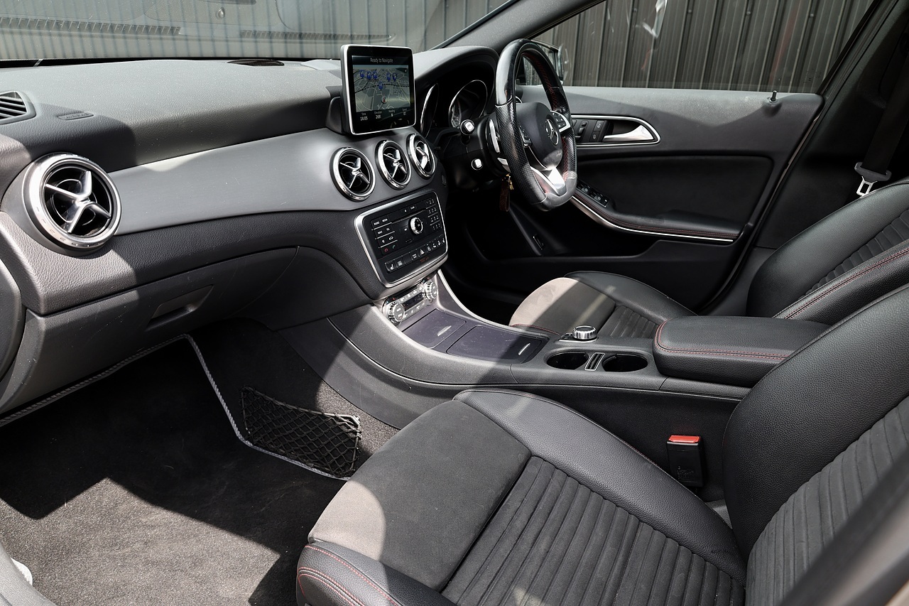 Mercedes-Benz GLA 220d AMG Line Premium Plus Night Pack + Pano Roof + Reverse Camera - Large 2