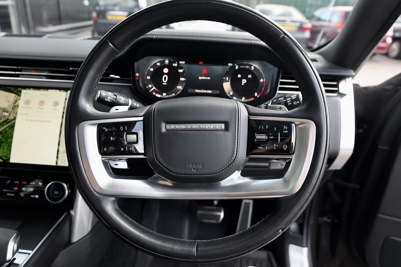 Land Rover Range Rover D350 First Edition Land Rover Warranty + Deployable Steps + Premium Paint - Large 18