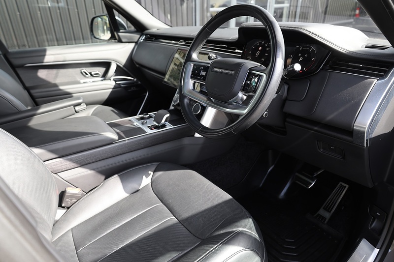 Land Rover Range Rover D350 First Edition Land Rover Warranty + Deployable Steps + Premium Paint Image 10