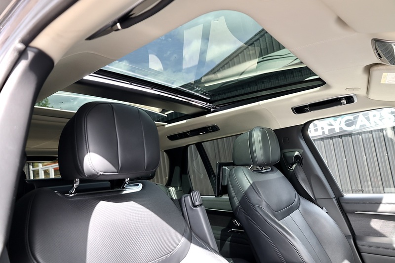 Land Rover Range Rover D350 First Edition Land Rover Warranty + Deployable Steps + Premium Paint Image 11