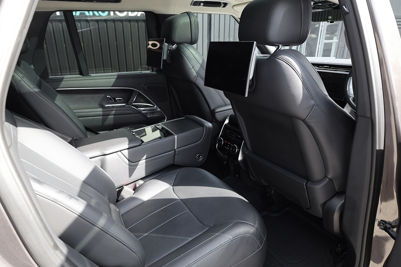 Land Rover Range Rover D350 First Edition Land Rover Warranty + Deployable Steps + Premium Paint Image 12
