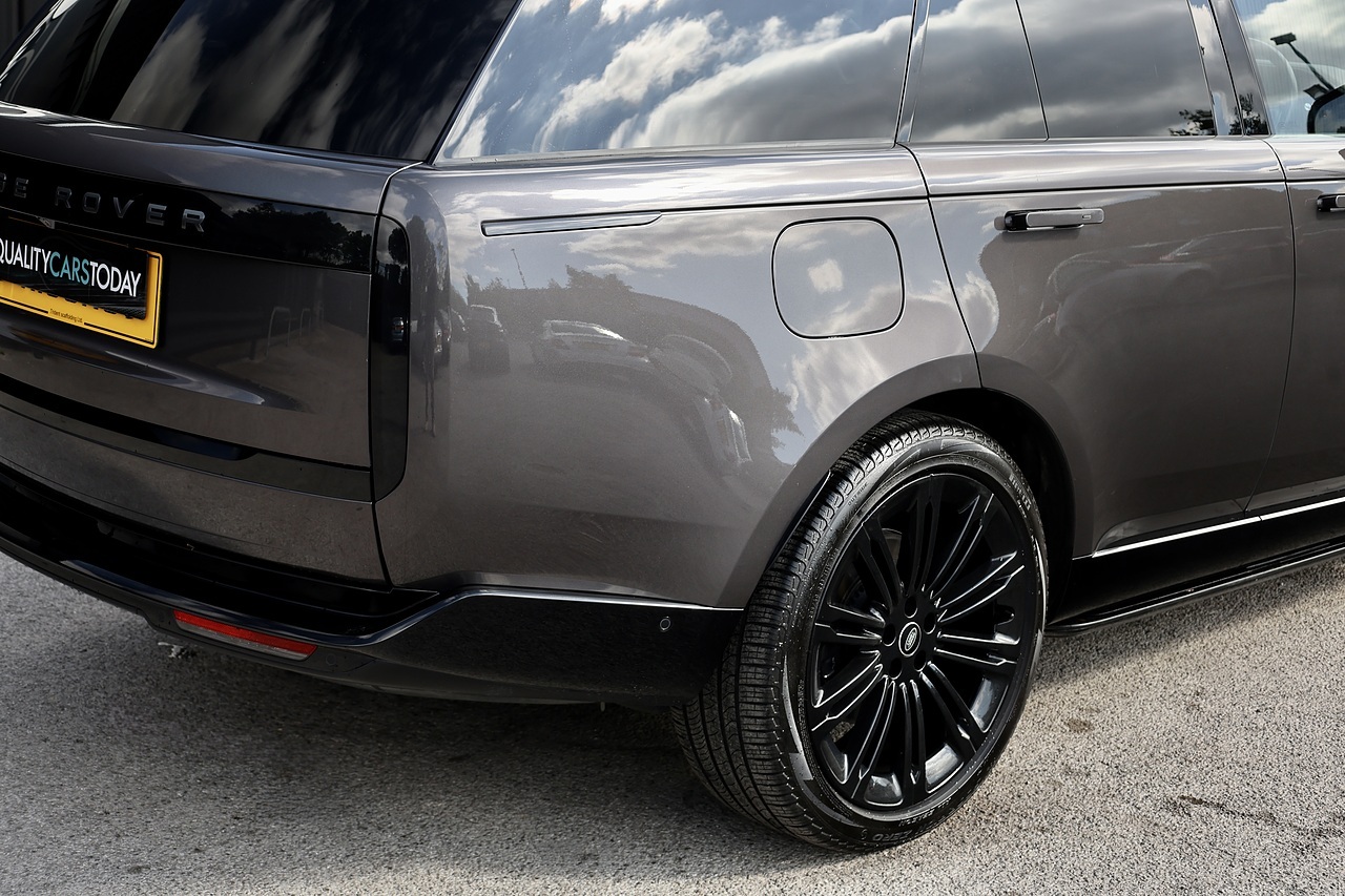 Land Rover Range Rover D350 First Edition Land Rover Warranty + Deployable Steps + Premium Paint - Large 28