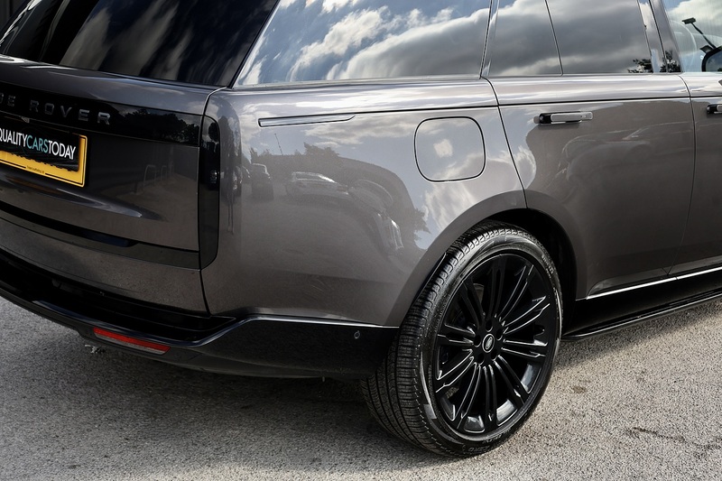 Land Rover Range Rover D350 First Edition Land Rover Warranty + Deployable Steps + Premium Paint Image 28