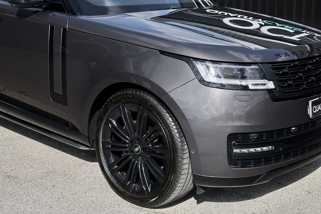 Land Rover Range Rover D350 First Edition Land Rover Warranty + Deployable Steps + Premium Paint - Large 31
