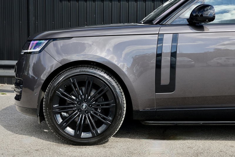 Land Rover Range Rover D350 First Edition Land Rover Warranty + Deployable Steps + Premium Paint Image 35