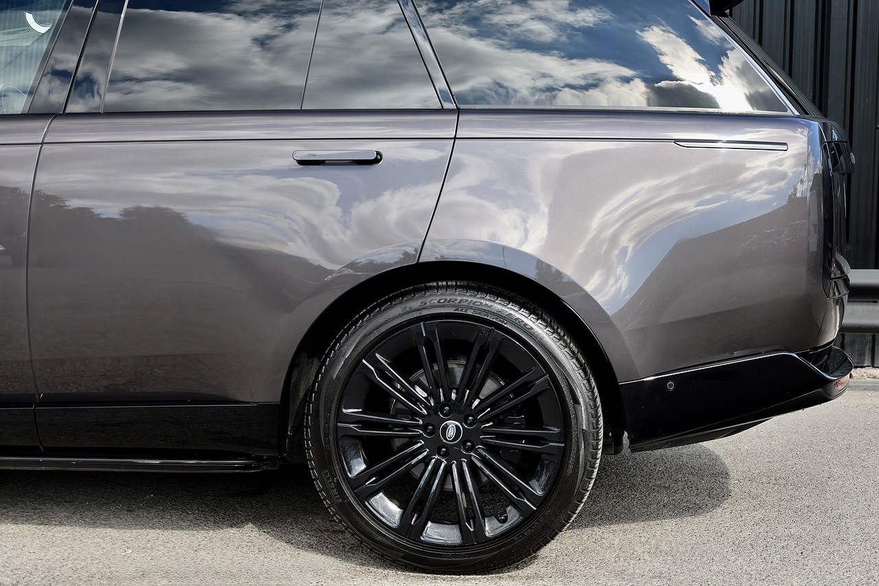 Land Rover Range Rover D350 First Edition Land Rover Warranty + Deployable Steps + Premium Paint - Large 36