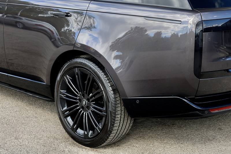 Land Rover Range Rover D350 First Edition Land Rover Warranty + Deployable Steps + Premium Paint Image 37