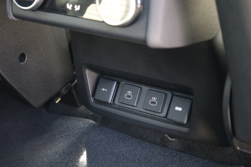 Land Rover Discovery 3.0 R-Dynamic SE 1 Former Keeper + Full Land Rover History + Land Rover Warranty Image 26