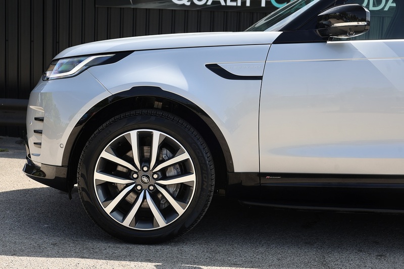 Land Rover Discovery 3.0 R-Dynamic SE 1 Former Keeper + Full Land Rover History + Land Rover Warranty Image 43