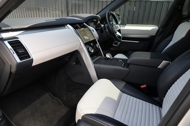 Land Rover Discovery 3.0 R-Dynamic SE 1 Former Keeper + Full Land Rover History + Land Rover Warranty Image 2