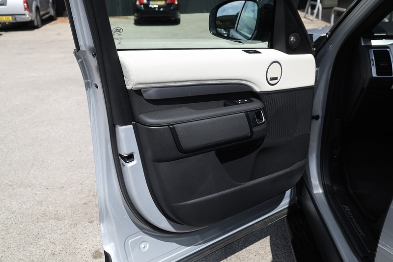 Land Rover Discovery 3.0 R-Dynamic SE 1 Former Keeper + Full Land Rover History + Land Rover Warranty Image 50