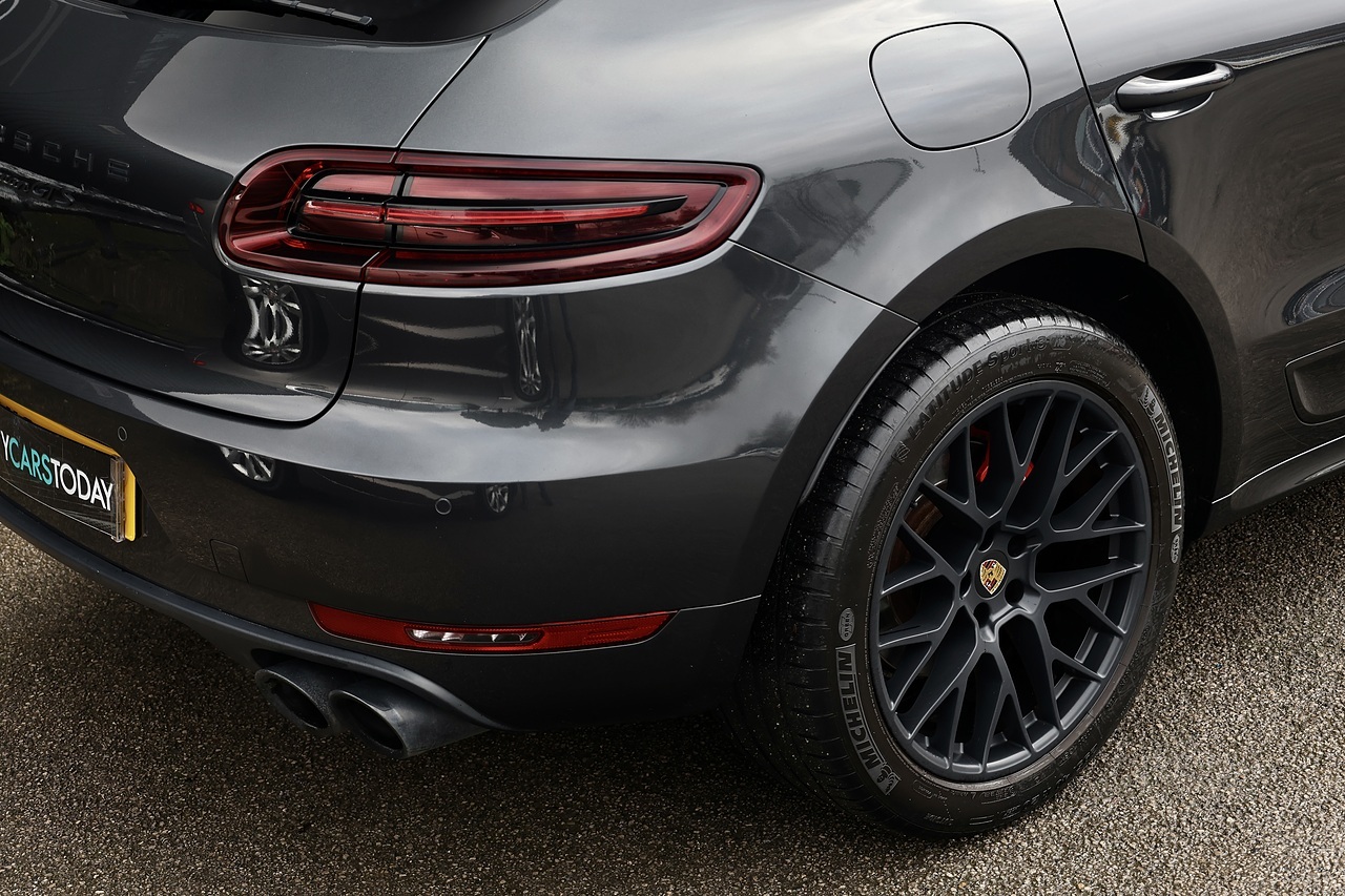 Porsche Macan GTS - Large 16