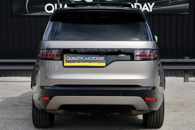 Land Rover Discovery D300 R-Dynamic SE 1 Owner + VAT Qualifying + Sliding Pano Roof Image 4